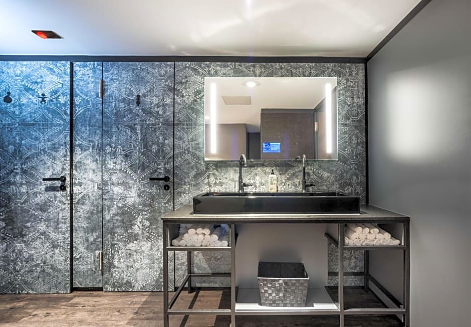 SI-SUITES