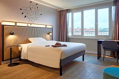 Renovated Studio with Double Bed