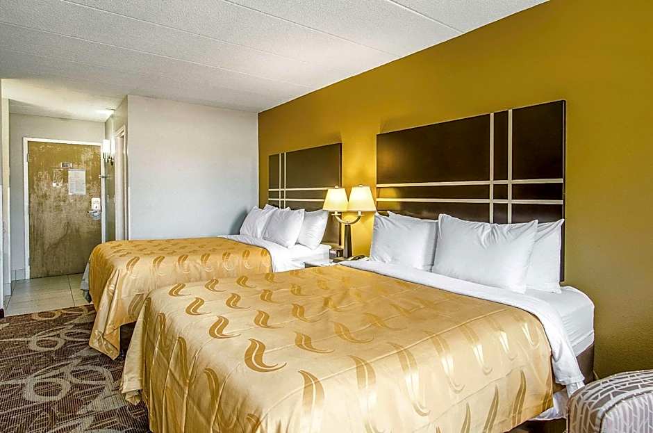 La Casa Inn & Suites-Middleboro