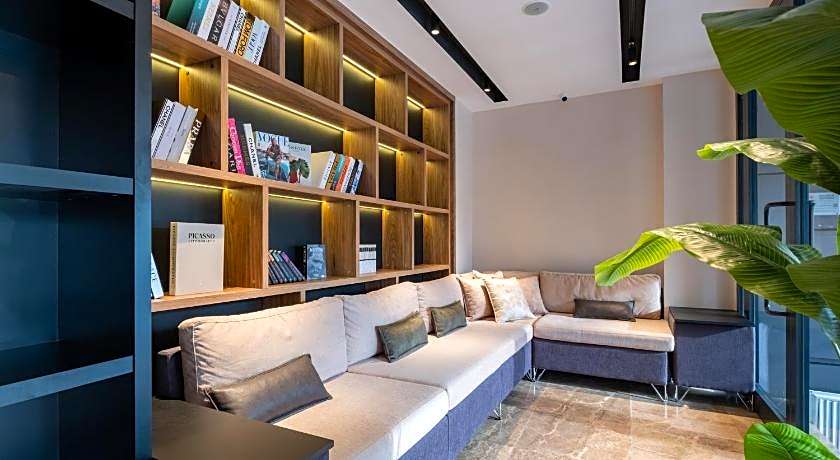 Fly Point Airport Hotel