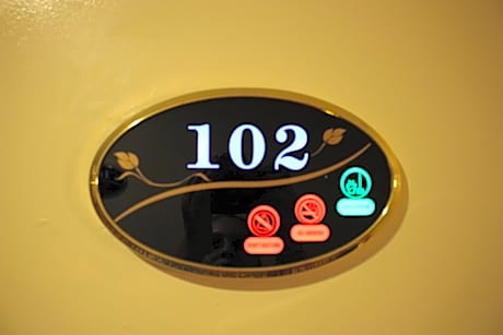 Queen Suite - Non-Smoking