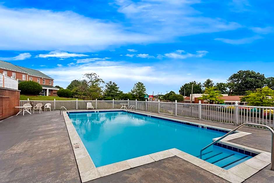 Econo Lodge Waynesboro - Skyline Drive