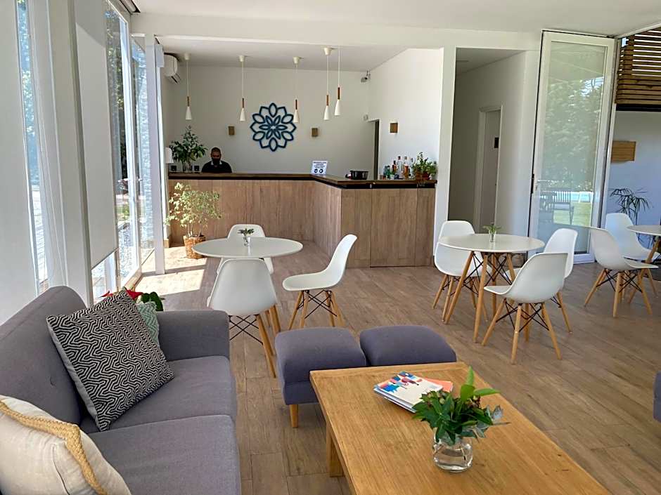 Live Hotel Boutique (Adults only)