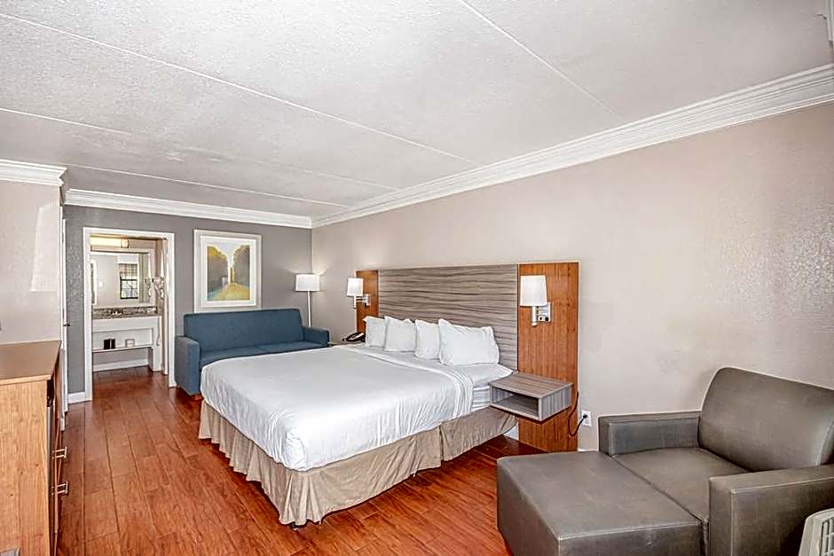 Casa Bella Inn & Suites