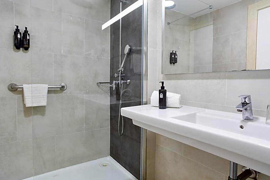 Invisa Hotel Club Cala Blanca