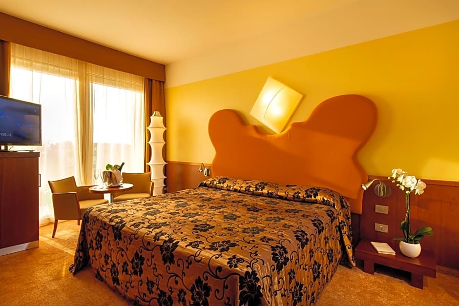 Color Hotel Style & Design