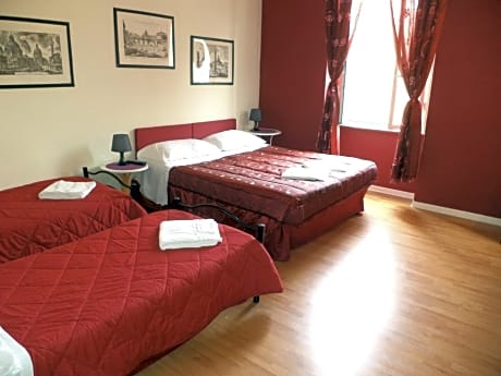 Quadruple Room with Private External Bathroom