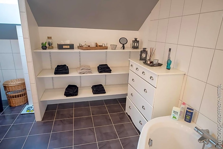 Le Nid d'Alex Spa , Rando et table d'hôte