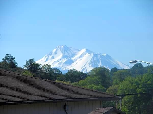 Klamath Motor Lodge