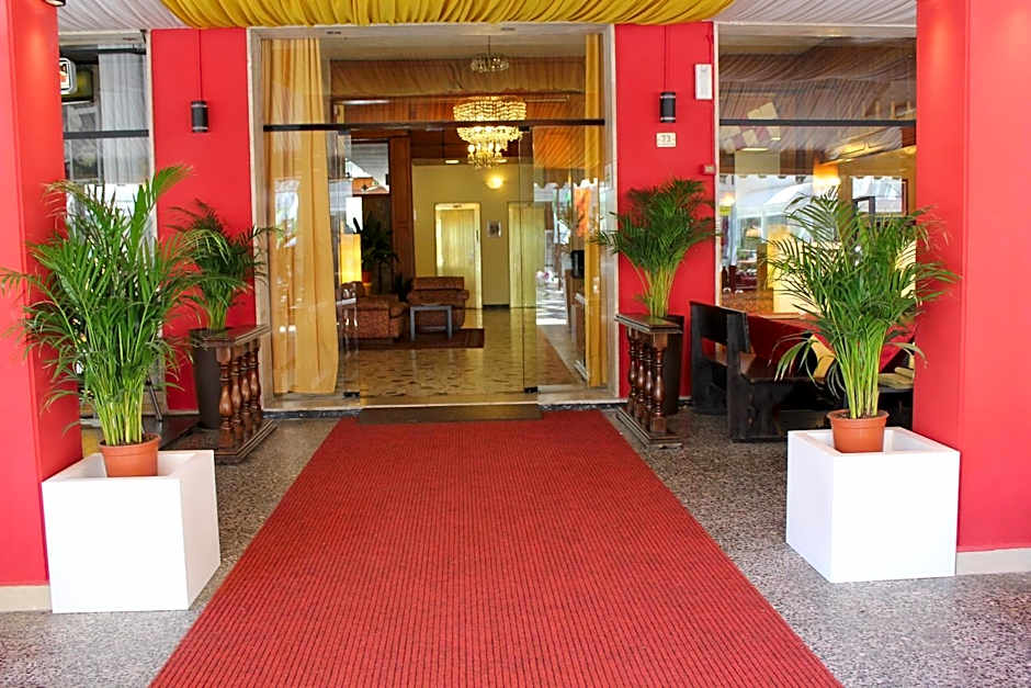 Hotel AMALFI & Restaurant Karaoke Bar