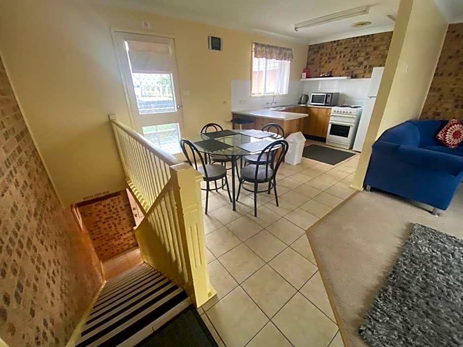 Avaleen Lodge Motor Inn