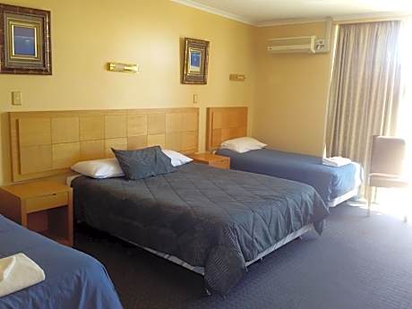 Deluxe Family Room