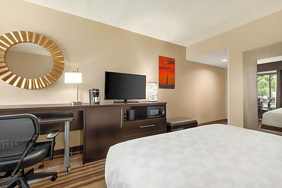 Holiday Inn Washington-Dulles International Airport By IHG