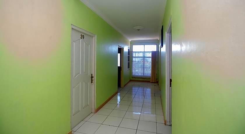 RedDoorz @ Frans Seda Kupang