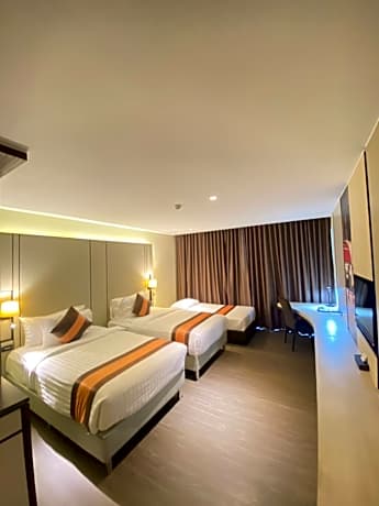 Superior Triple with Balcony (H)