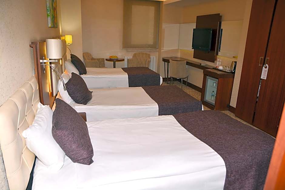 Photo 1 of 5 of Triple Room