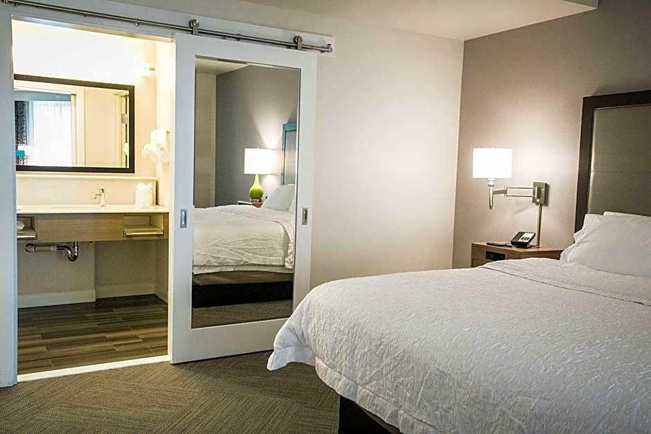 Hampton Inn By Hilton & Suites Tempe/Phoenix Airport, Az