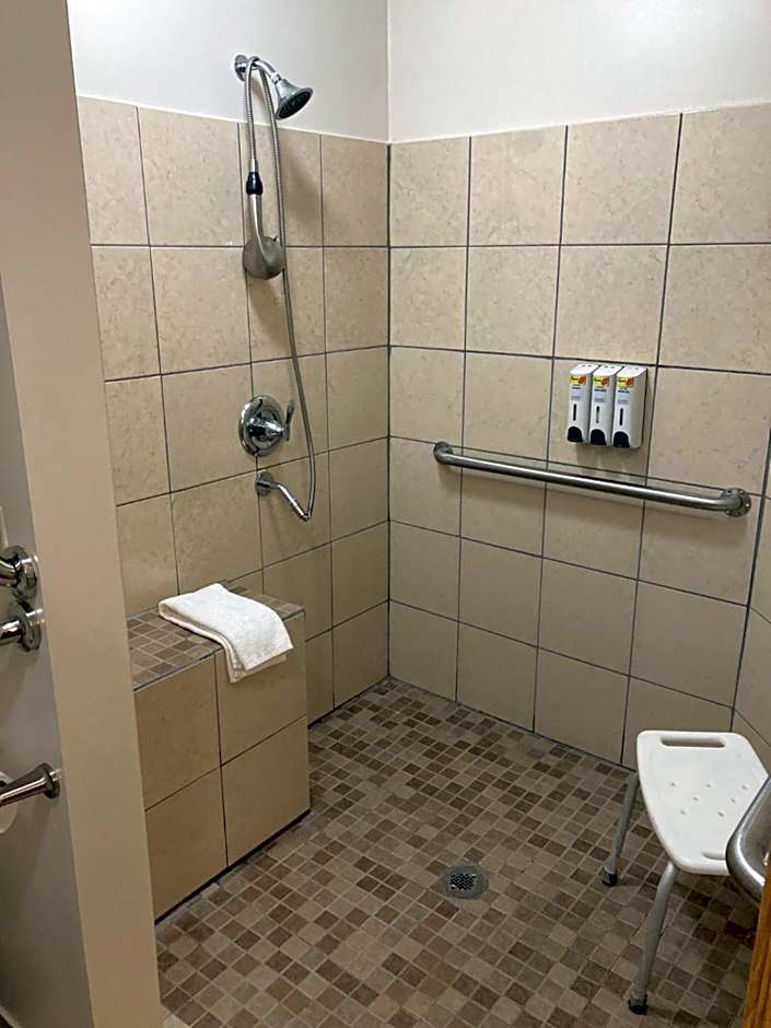 Super 8 by Wyndham Chisago City