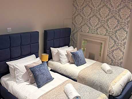 Twin Room with Shared Bathroom