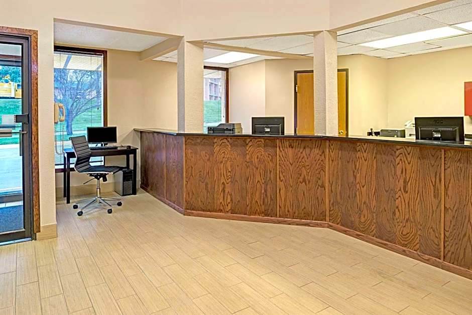 Super 8 by Wyndham Omaha I-80 West