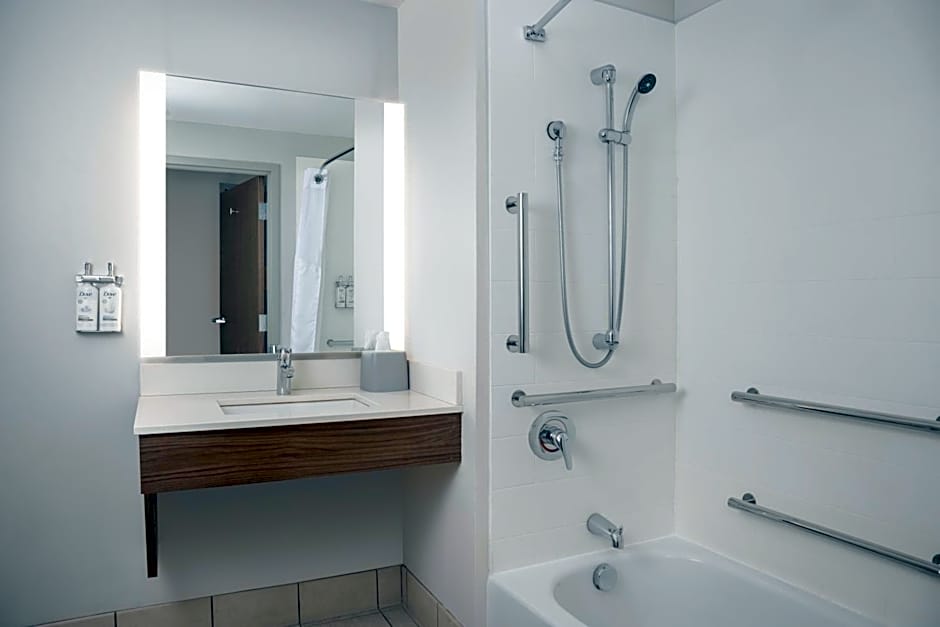 Holiday Inn Express & Suites Pittsburgh North Shore By IHG