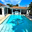 Colony Club Inn & Suites