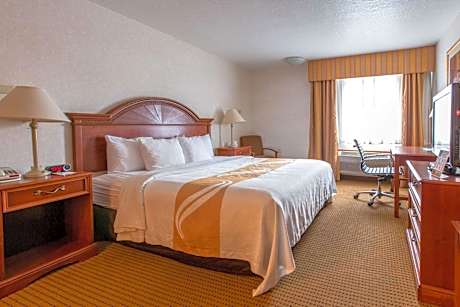 King Room with Accessible Tub - Accessible/Non-Smoking