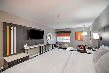 King Room - Accessible/Non-Smoking
