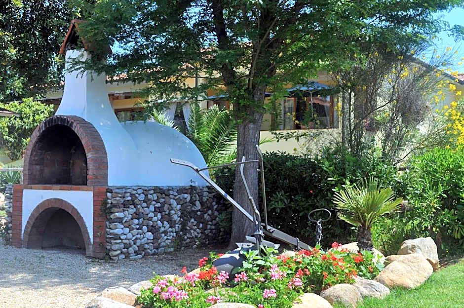 Hotel Tirrena Bike & Country Hotel