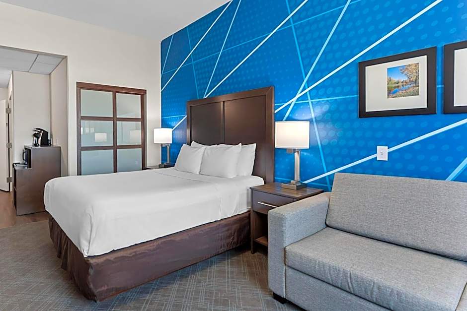 Comfort Inn & Suites Red Deer - Highway 11