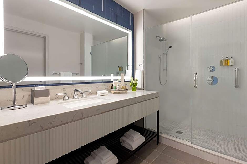 106 Jefferson Huntsville Curio Collection by Hilton