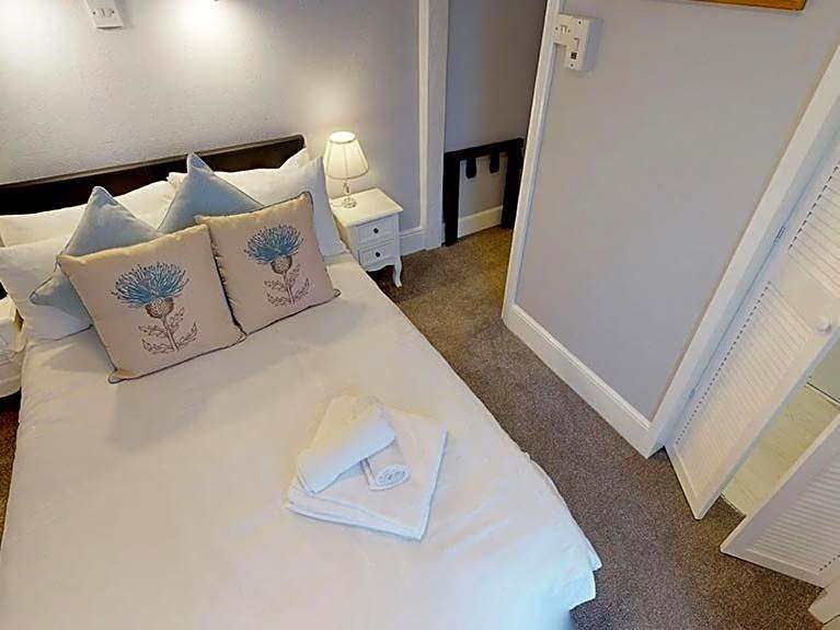 Foto 1 di 4 di 1 King Bed