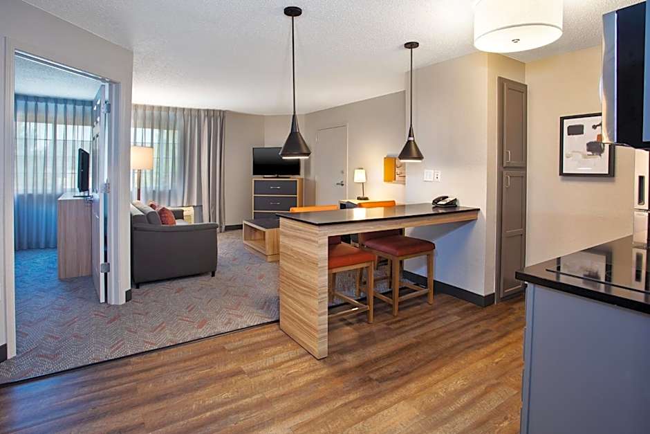Candlewood Suites Kenosha - Pleasant Prairie by IHG