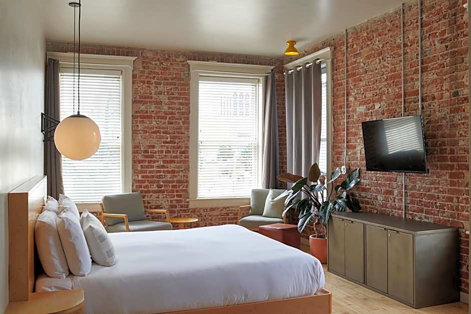 The Jesse Hotel & Bar