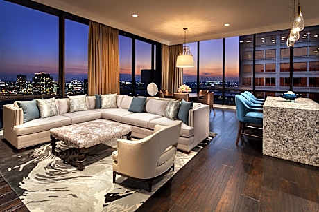 Texan Suite, 1 Bedroom Penthouse Suite, 1 King, Skyline View, High Floor