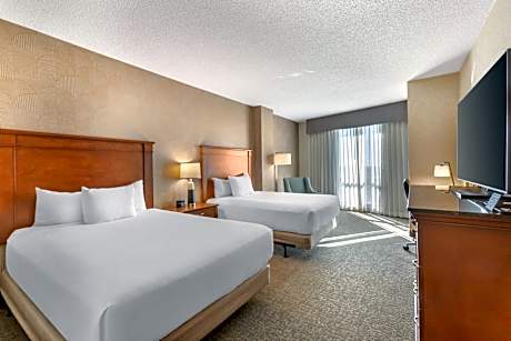 Deluxe Queen Room with Two Queen Beds - Hearing Accessible, Roll-in Shower