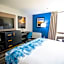 La Quinta Inn & Suites by Wyndham Dallas I-35 Walnut Hill