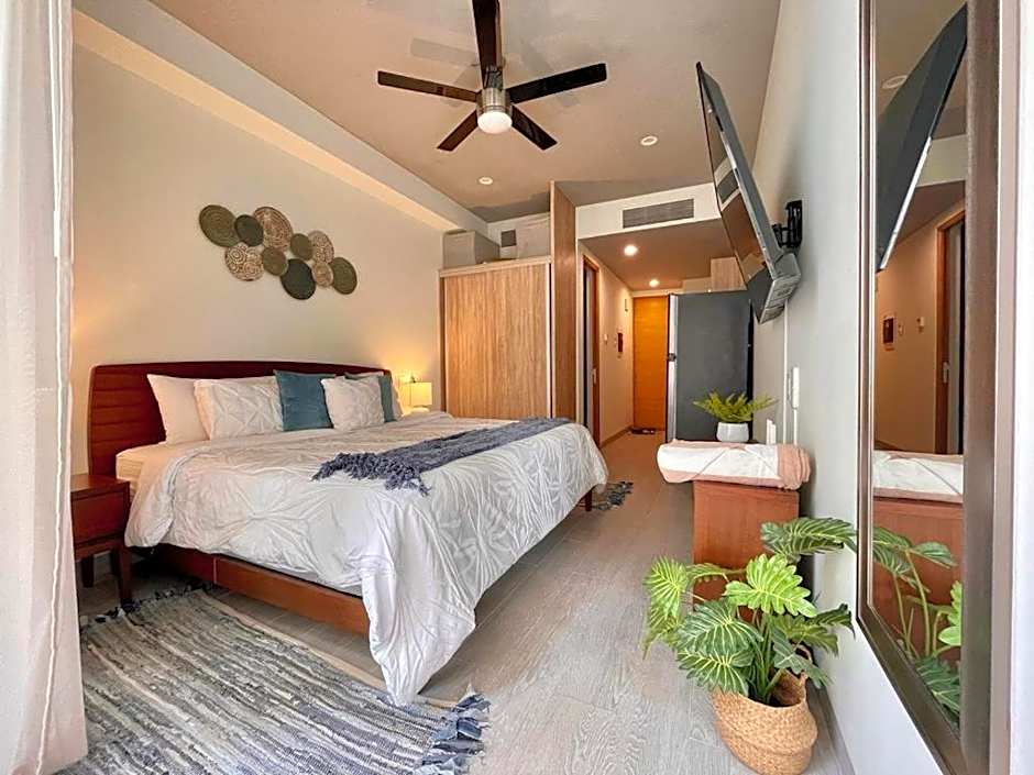 The Boat Condo by Andiani Travel