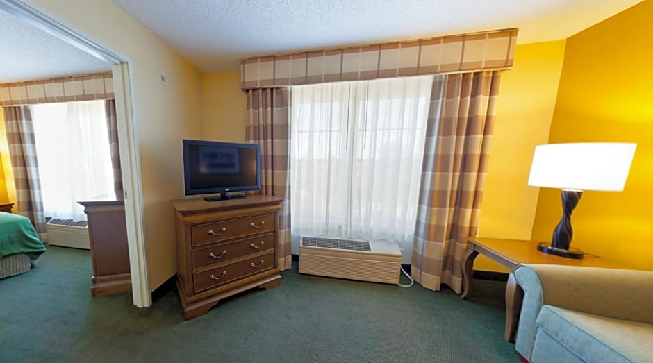 Country Inn & Suites by Radisson, Salina, KS