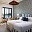 The George Hotel