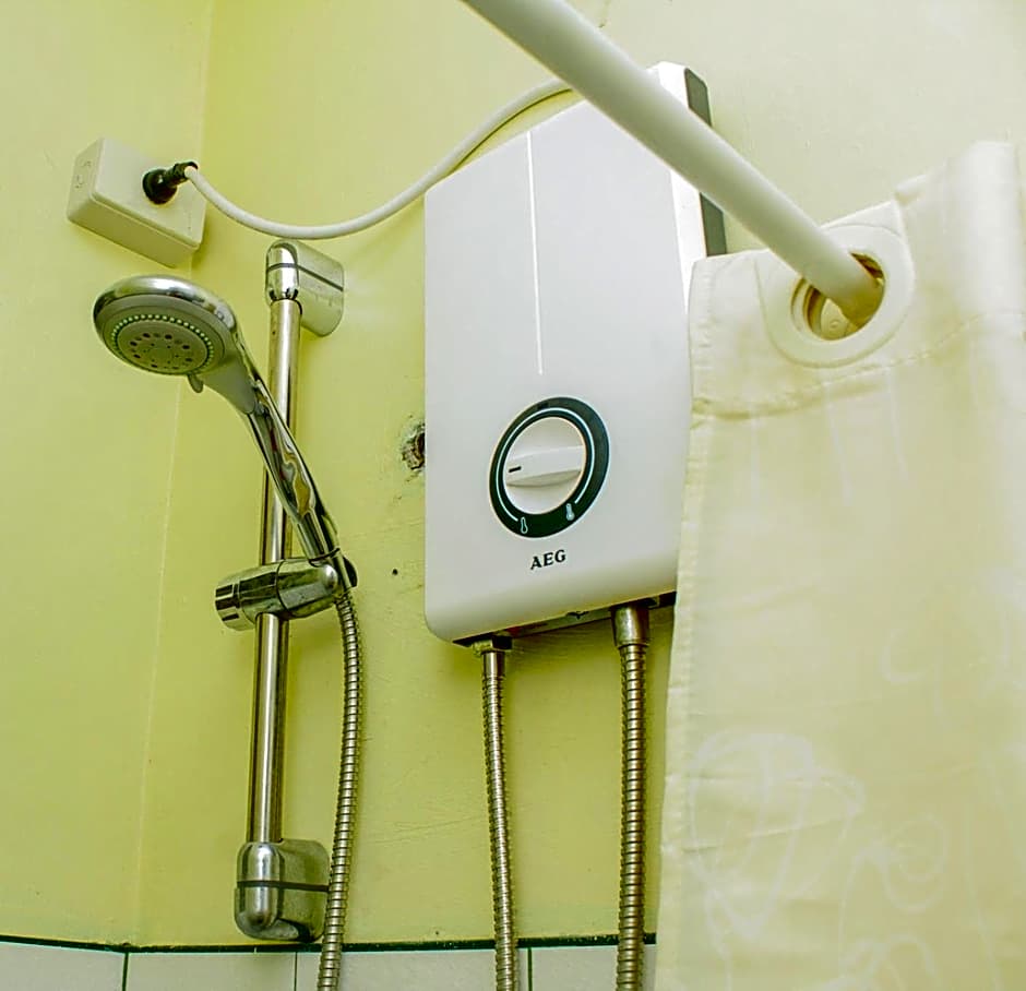 Nomads MNL Backpackers Homestay - near Airport