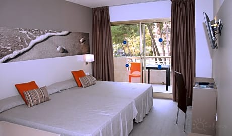 DOUBLE ROOM (2 ADULTS)