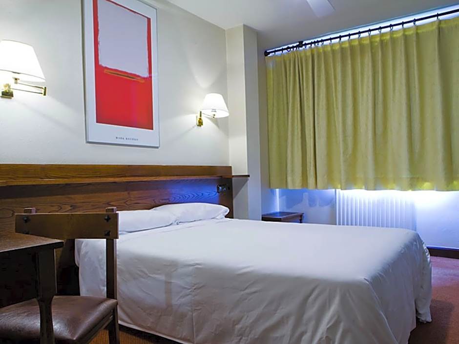 Photo 1 of 6 of Triple Room