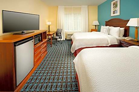 Queen Room with Two Queen Beds - Hearing Accessible