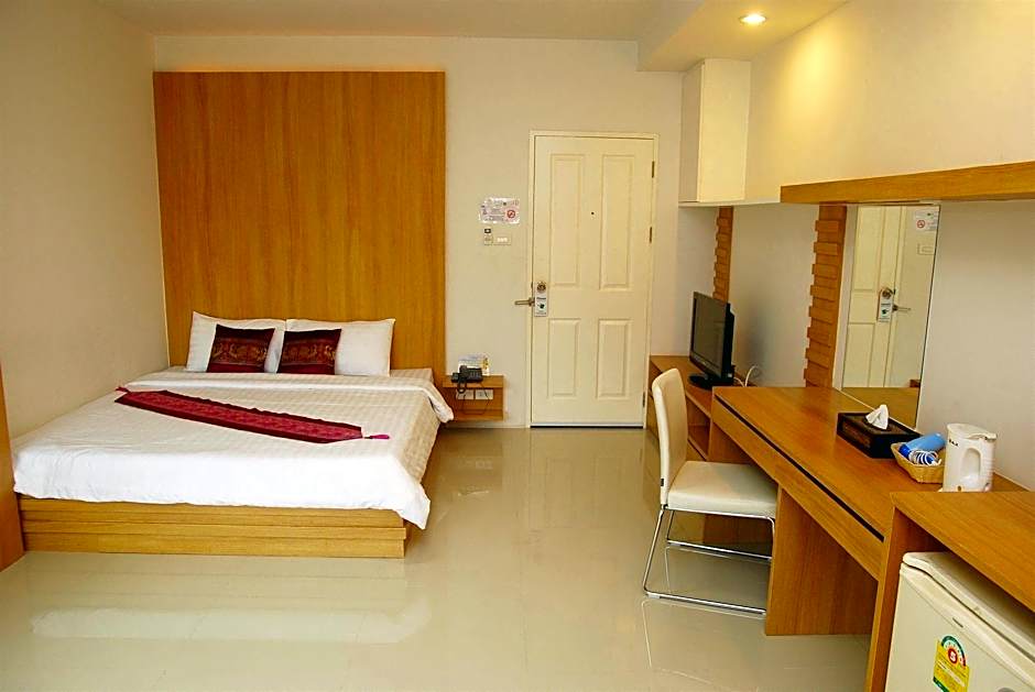 Riski Residence Ngamwongwan