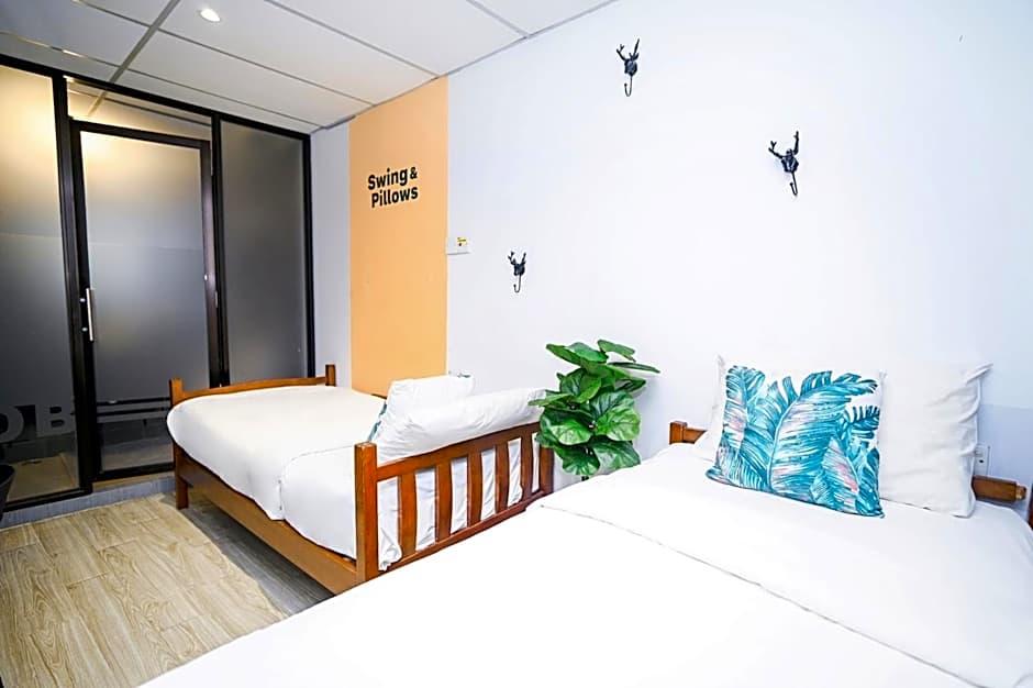 Swing & Pillows @ Beach Street