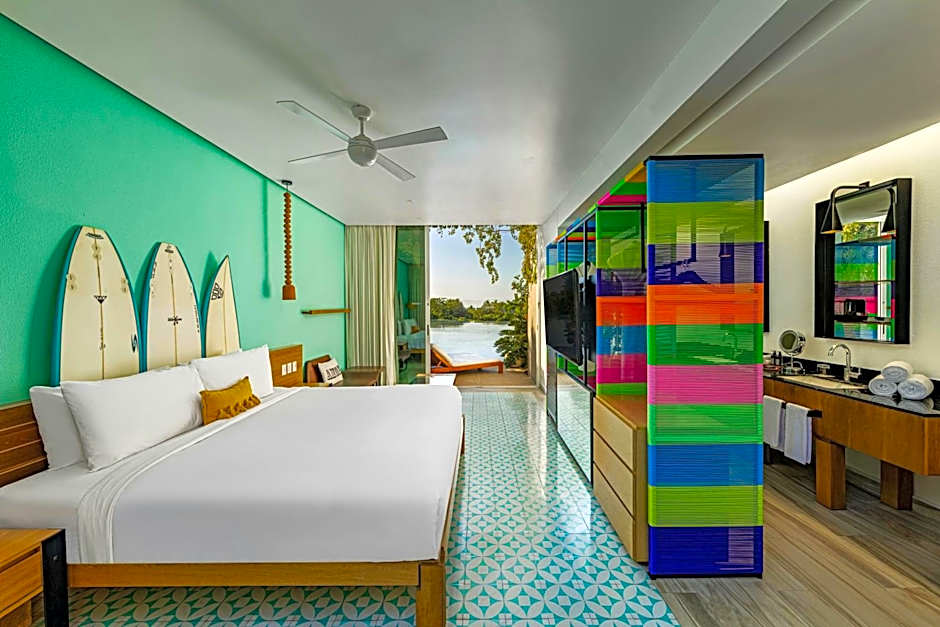 Photo 1 of 7 of Deluxe 1 King Bed, Lake View