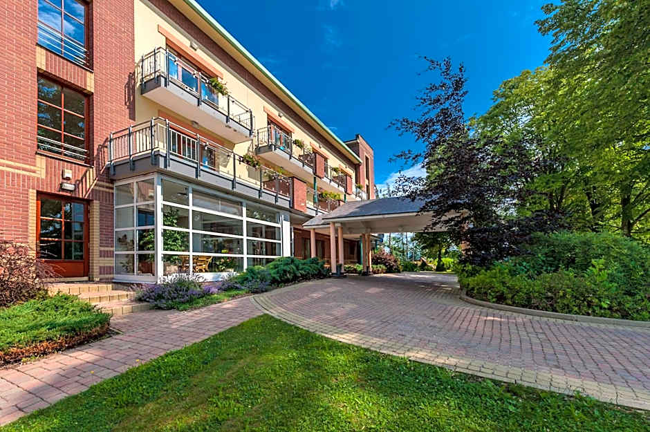 April hotel Panorama