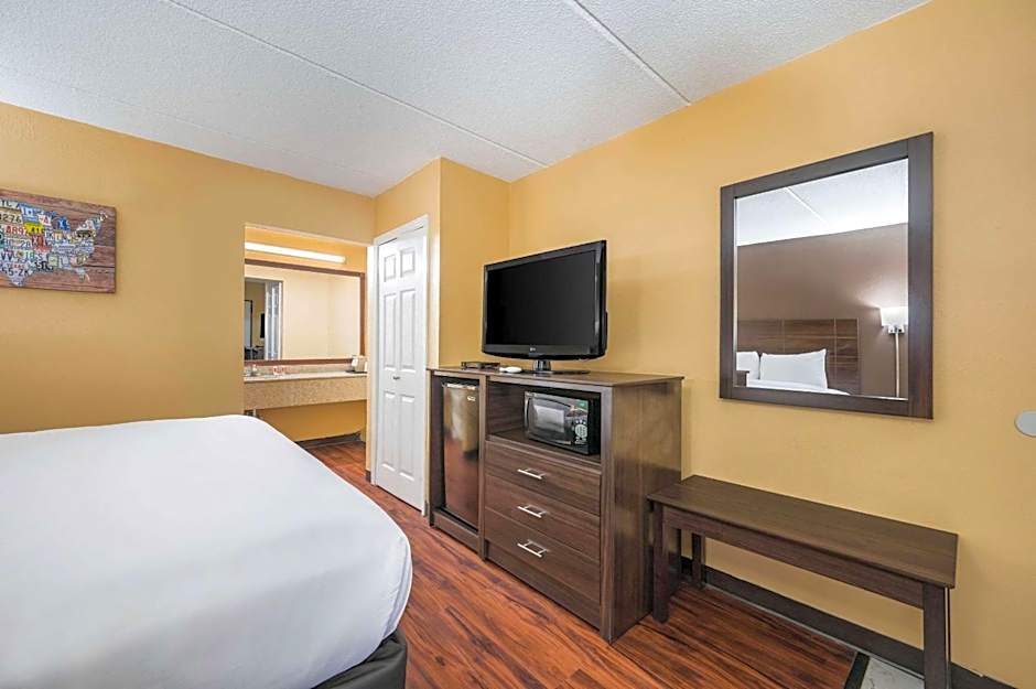 Econo Lodge Columbus near Airport