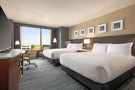 2 Queen Beds City View